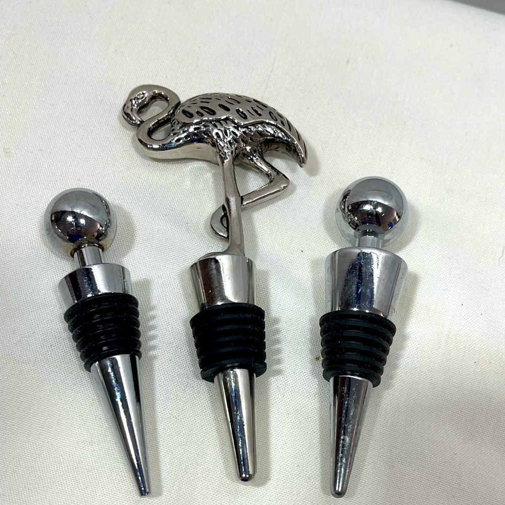 Tommy Bahama Wine stopper 2 Red wine stoppers